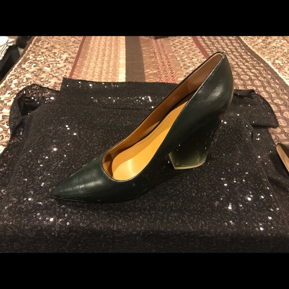 Let’s take a walk in Tory Burch - Picture 2 of 5